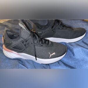 Puma Women’s Amare Black/Rose Gold Soft Foam Shoes  size 8.5